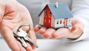 Kiracısına evini hediye etti